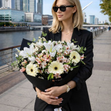 Ramo en Cono de Flores de estación