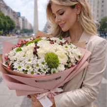 Cono white de flores variadas de estación