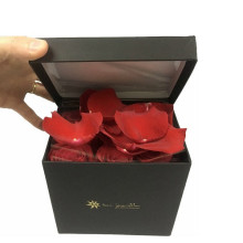 9 Rosas,  Pétalos y 15 Bombones
