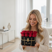Cartera Luxury Negra con 8 Rosas