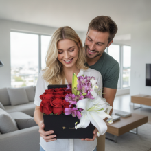 12 Rosas con Liliums y Alstroemerias en Fina Caja Tu Jardin