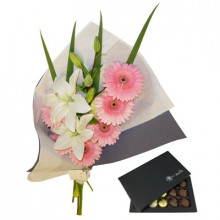 Gerberas y Liliums Mas 15 Bombones