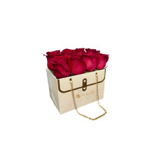 Cartera Luxury Blanca con 8 Rosas