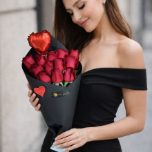 Cono del Amor 12 Rosas mas Globo